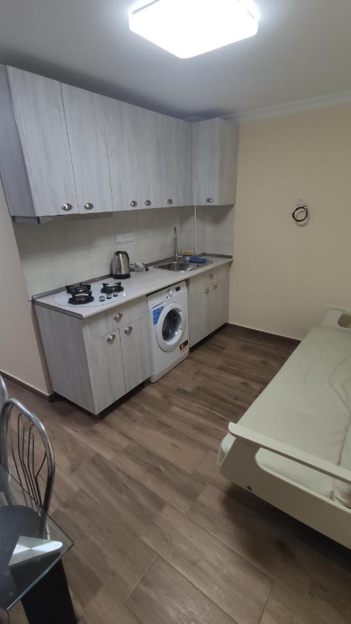 Home Apartments バトゥーミ エクステリア 写真