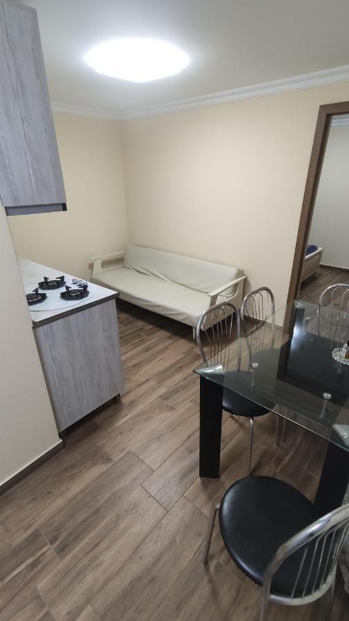 Home Apartments バトゥーミ エクステリア 写真