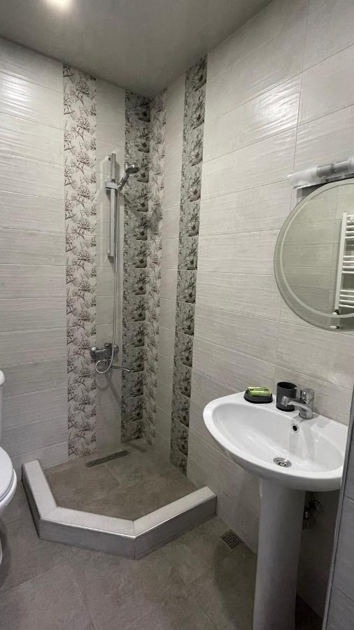 Home Apartments バトゥーミ エクステリア 写真